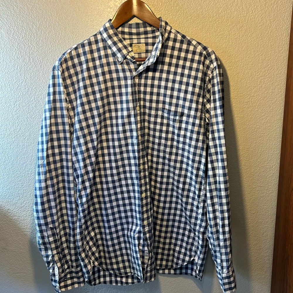 J. Crew Blue and white Plaided Button Down Shirt in Size L